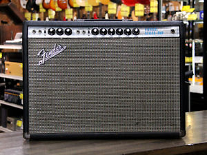 Vintage FENDER silver panel VIBROLUX REVERB-AMP vacuum tube amplifier 1967