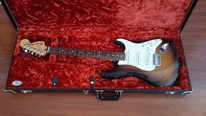 Fender Deluxe Roadhouse Stratocaster Electric Guitar (with g&g fender case)!