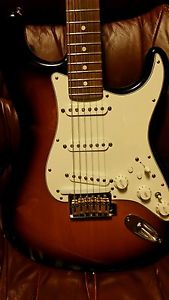 fender  roland ready Stratocaster with case