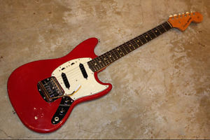 Fender 65 Mustang Used  w/ Hard case