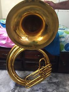 Conn 14k or 32k not shure, CLEAN, READY TO PLAY, WITH CASE!