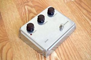 Klon Centaur Professional Overdrive Boutique Guitar Effects Pedal - Silver