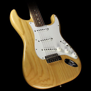 Used Fender Classic Series '70s Stratocaster Electric Guitar Natural