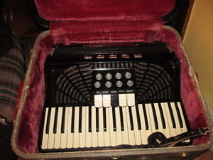 Vintage ORLANDONI Baldasti Accordion  w / Hardshell Case,  Sounds Great