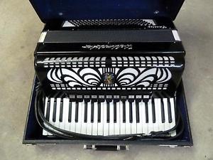 Akkordeon Weltmeister Caprice 120 Bässe