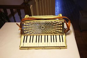 1900s Signora Terza Puccini Italia Accordion w Shaefer Musical Hard Case ITALY