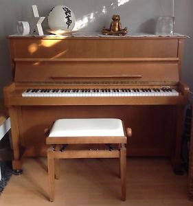 Schönes Klavier Von Th. Betting mit passender Bank