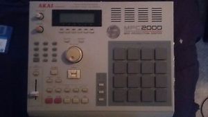 Akai MPC 2000 w/ new screen, boot disk, 2 1GB Jaz drives plus Jaz drive reader.