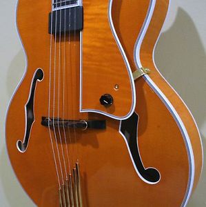 Sweet 16 Hollowbody Heritage Guitar