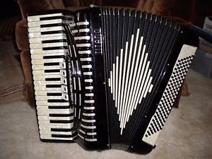 Titano Standard LMM Accordion Big Keyboard SEE VIDEO Hablo Español