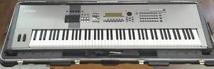 YAMAHA MOTIF 8 Synthesizer Keyboard 88-KEYS w/SKB Case & Foot Pedal (PB1004495)