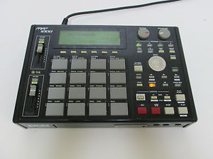 Akai MPC 1000 with 2 cf memory cards in GREAT CONDITION Worldwide!