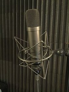 Gefell M990 Tube Cardioid Microphone With Carrying Case- Near Mint Neumann