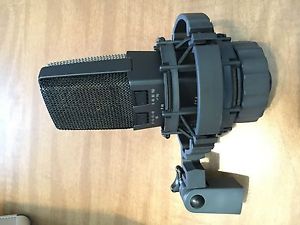 AKG C 414 XLS Reference Condenser Microphone Sounds Great