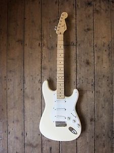 ERIC CLAPTON FENDER STRATOCASTER - 1997 - WHITE - GREAT CONDITION.