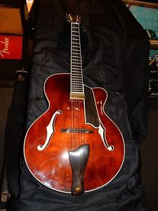 Eastman AR805CE Spruce Maple Archtop Electric Guitar Classic Finish