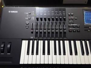 YAMAHA Motif XF 7 Synthi , 76 Tasten, inkl.MGM CASE
