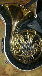 Yamaha YHR 561 double french horn.