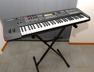 Yamaha MOXF 6 - 61 Synthesizer Workstation
