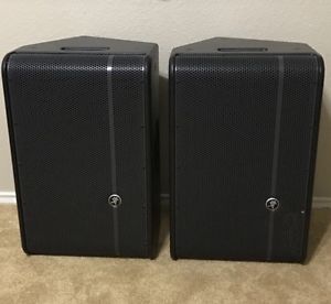 2 Mackie HD1221 Powered monitors/loudspeakers 1,200-watt HD 2-way Loudspeaker