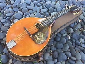 VINTAGE 1917 GIBSON STYLE A MANDOLIN WITH ORIGINAL CASE