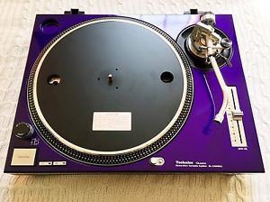 Set (2) Technics 1200 Turntables