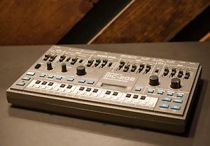 Used Vintage Roland MC202 synth / Sequencer (sh101 / tb303 hybrid)