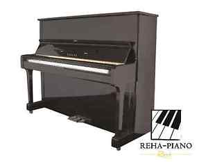 Yamaha U-1 in schwarz mit "Moderator" zum Leisespielen  - REHA-PIANO-AURICH -