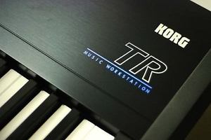 KORG TR 61 Music Workstation Synthesizer, Keyboard, Nice Condition Vintage Organ