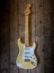 FENDER STRATOCASTER - 1974 - BLONDE - VINTAGE FENDER STRAT - GOOD CONDITION.