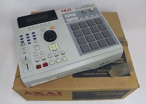 AKAI Professional MPC2000XL MIDI Production Centre Drum Machine Sampler