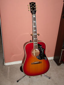 Gibson Hummingbird "Vintage Cherry Sunburst" Acoustic-Electric, 1992, near mint