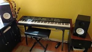 Yamaha MOXF8 Music Production Synthesizer EXCELLENT STUDIO BUNDLE