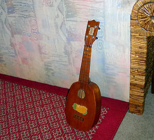 VINTAGE KAMAKA PINEAPPLE  UKULELE 1929 & CASE EXC ORIGINAL OWNER