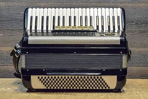 Scandelli No 713/41 41-Treble 120-Bass Black Piano Accordion w/ Case