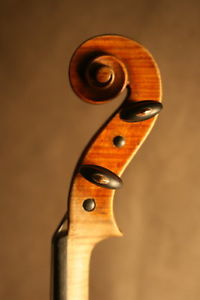 A FINE OLD ANTIQUE FRENCH MASTER VIOLIN MADE BY ETIENNE PERRIN CIRCA 1840.