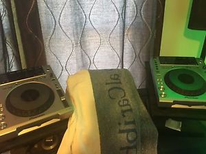2 Pioneer CDJ-850 DJ Digital Media Players With Cases