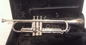 Yamaha YTR4320ST Silver Trumpet w First Valve Trigger  Mouthpiece and Case