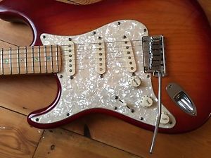 Fender American (USA) Deluxe Stratocaster -Left Handed Guitar - Cherry Sunburst