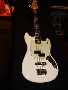Fender Mustang PJ Bass RW Fingerboard Olympic White