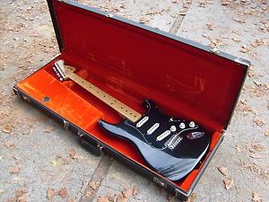 1976 ORIGINAL VINTAGE BLACK FENDER STRATOCASTER w/ MAPLE NECK