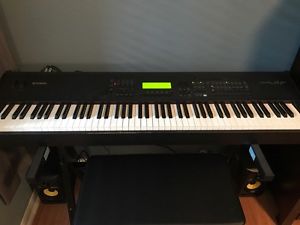 Yamaha S90 Keyboard Synthesizer with Soft Case