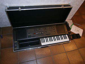 Akkordeon-Orgel-Keyboard ORLA C465 mit eingebauten Lautsprechern Sinuszugriegel