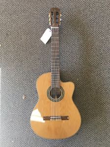 Alvarez Masterworks MC75CE Classical/ Electric Guitar