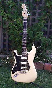 USA Fender Stratocaster 70s ash body with 2006 neck AVRI pups left handed lefty