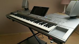 Keyboard Yamaha Tyros 1 mit USB und Festplatte zu vergleichen mit Korg Roland