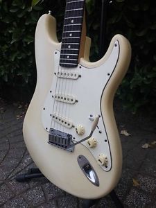 E4 80's Fender Stratocaster American Standard Made in USA Rare White cream RW