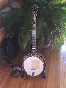 Beautiful Stelling Master Flower Walnut 5 String Banjo 1995 with papers