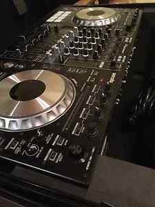 Pioneer DDJ-SZ Professional Serato DJ Controller & Hard Case with Flight Deck