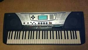 YAMAHA Yamaha PSR-340 electronic keyboard synthesizer psr340